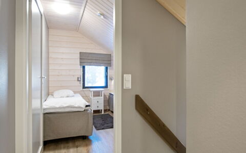 Golfarinkunnas 9E: Madera, Diseño De Interiores, Techo, Piso, Suelo, Habitación, Habitación, Cama, Casa, Mueble