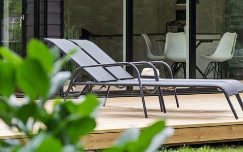 Deik - 1Km from the Sea: Mueble Para Exteriores, Mueble, Sunlounger, Sombra, Silla, Jardín, Diseño, Madera Dura, Sillón