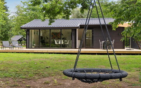 Deik - 1Km from the Sea: Hierba, Cabaña, Edificios Del Jardín, Jardín, Césped, Sombra, Yarda, Patio Interior, Cobertizo, Casa De Campo