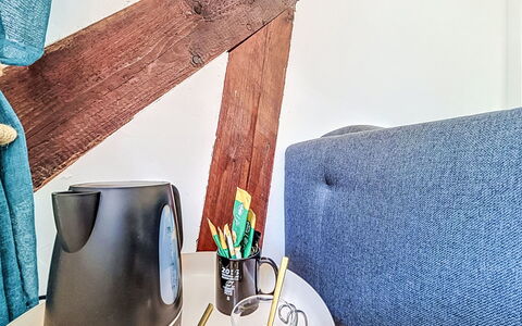 Gîte de la Grée: Mueble, Diseño De Interiores, Textil, Dispositivo Electronico, Encendiendo, Habitación, Amortiguar, Sala, Arrojar La Almohada, Almohada