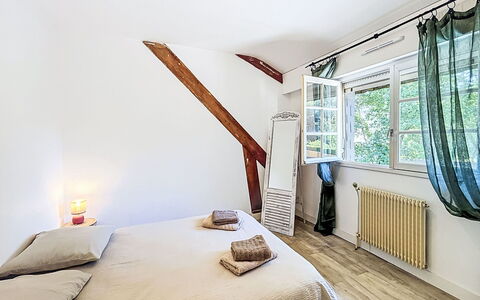 Gîte de la Grée: Cama, Mueble, Diseño De Interiores, Habitación, Piso, Pared, Suelo, Madera, Sábana, Techo
