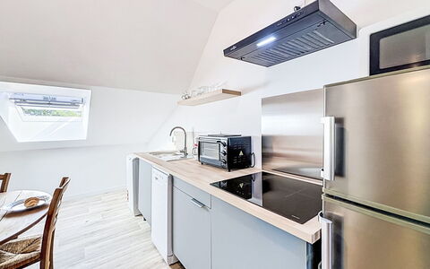 Gîte de la Grée: Cocina, Mueble, Piso, Madera, Aparato De Cocina, Diseño De Interiores, Electrodoméstico, Suelo, Mostrador, Gabinetes