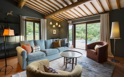 Casa Pernice: Mueble, Diseño De Interiores, Sofá, Pared, Piso, Madera, Suelo, Mesa, Sala, Habitación