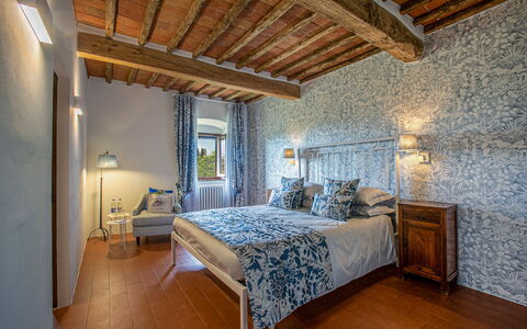 Casa All'Erta: Mueble, Pared, Diseño De Interiores, Habitación, Cama, Linos, Piso, Habitación, Suelo, Sábana