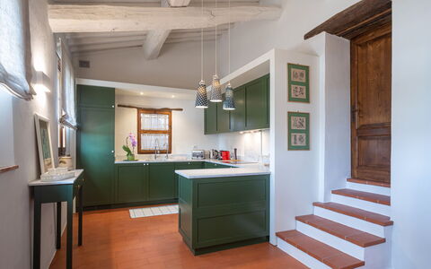 Casa All'Erta: Mueble, Diseño De Interiores, Piso, Pared, Madera, Gabinetes, Techo, Cocina, Suelo, Mostrador
