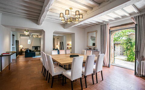 Casa All'Erta: Mueble, Diseño De Interiores, Pared, Piso, Madera, Mesa, Silla, Techo, Comedor, Cocina Y Comedor Mesa