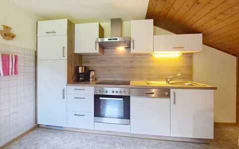Brandnerhof: Cocina, Aparato De Cocina, Piso, Mostrador, Madera, Diseño De Interiores, Gabinetes, Electrodoméstico, Mueble, Suelo