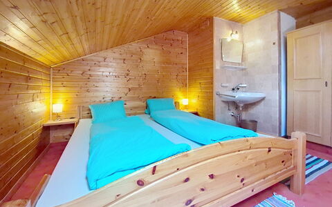 Brandnerhof: Diseño De Interiores, Madera, Techo, Piso, Suelo, Habitación, Cama, Mueble, Habitación, Casa