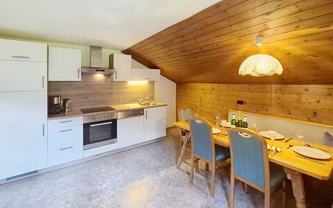 Brandnerhof: Madera, Techo, Diseño De Interiores, Habitación, Madera Dura, Ático, Gabinetes, Manchas De Madera, Hotel, Haz