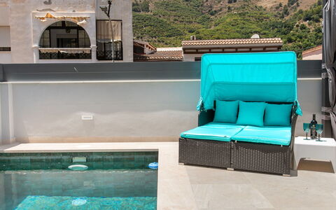 Alta: Mueble, Mueble Para Exteriores, Piscina, Material Compuesto, Silla, Sombra, Recurso, Planta De Casa, Sunlounger