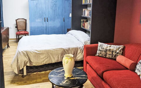 Pizarra: Mueble, Diseño De Interiores, Pared, Habitación, Piso, Suelo, Cama, Madera, Habitación, Sábana