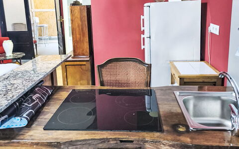 Pizarra: Piso, Madera, Mueble, Diseño De Interiores, Suelo, Electrodoméstico, Aparato De Cocina, Mostrador, Cocina, Encendiendo