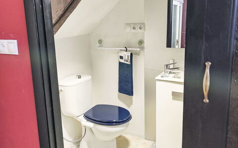 Pizarra: Asiento Del Baño, Baño, Baño, Arreglo De Tubería, Plomería, Suelo, Piso, Bidé, Lavabo, Grifo