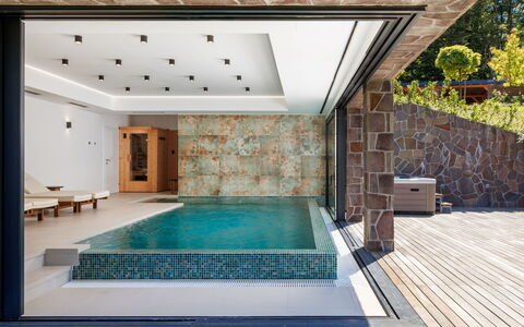 Valera Vita Forest: Piscina, Piso, Suelo, Recurso, Material Compuesto, Loseta, Eco Hotel, Suelos De Madera, Sombra, Material Natural