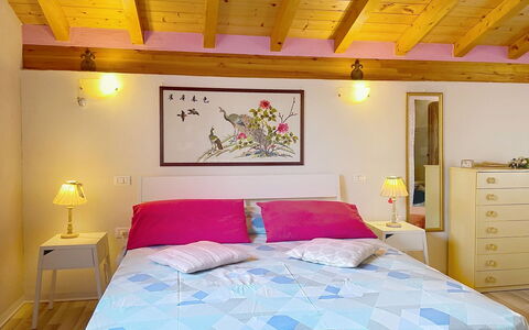 Baita Melissa: Mueble, Cama, Diseño De Interiores, Habitación, Sábana, Suelo, Techo, Linos, Piso, Habitación