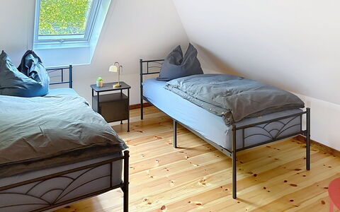 Chrischi: Mueble, Madera, Piso, Suelo, Diseño De Interiores, Habitación, Suelos De Madera, Cama, Manchas De Madera, Madera Dura