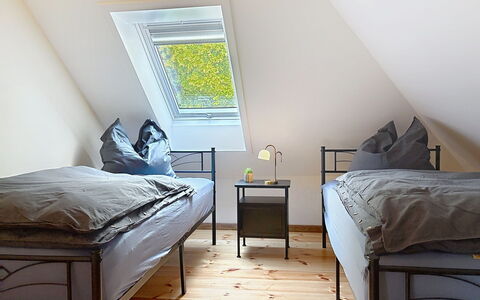 Chrischi: Mueble, Habitación, Piso, Suelo, Madera, Cama, Diseño De Interiores, Suelos De Madera, Lecho, Sábana