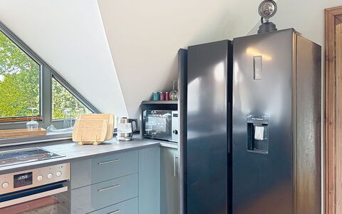 Chrischi: Aparato De Cocina, Electrodoméstico, Cocina, Diseño De Interiores, Piso, Madera, Mostrador, Gabinetes, Mueble, Electrodoméstico
