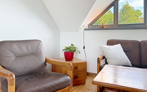 Chrischi: Mueble, Piso, Madera, Diseño De Interiores, Suelo, Silla, Habitación, Sala, Suelos De Madera, Sofá