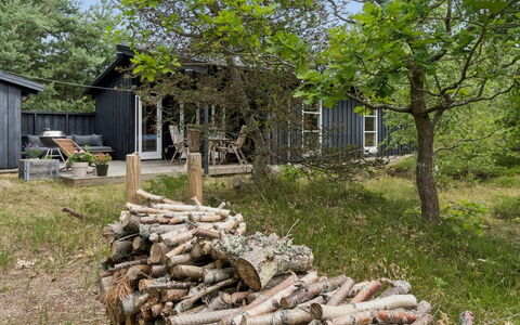 Erich - 500M from the Sea: Madera, Casa, Casa, El Terreno Del Lote, Cabaña, Área Rural, Patio Interior, Cobertura Del Suelo, Jardín