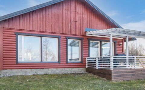 Villa Kettu: Madera, Vía Muerta, Casa, Arquitectura, Cabaña, Porche, Techo, Puerta, Material Compuesto, Manchas De Madera
