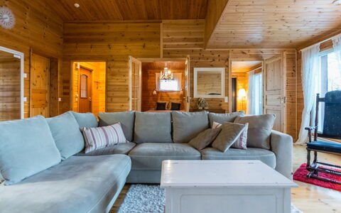 Villa Kettu: Madera, Diseño De Interiores, Mueble, Sofá, Techo, Piso, Sala, Suelo, Habitación, Casa