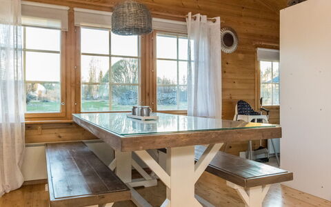 Laukaa 605: Mueble, Diseño De Interiores, Piso, Suelo, Madera, Techo, Mesa, Suelos De Madera, Cocina Y Comedor Mesa, Comedor