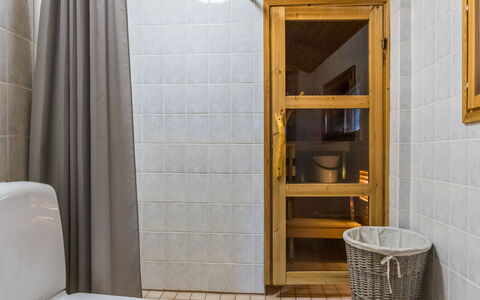 Villa Kettu: Piso, Suelo, Madera, Diseño De Interiores, Arreglo De Tubería, Habitación, Baño, Loseta, Plomería, Material Compuesto