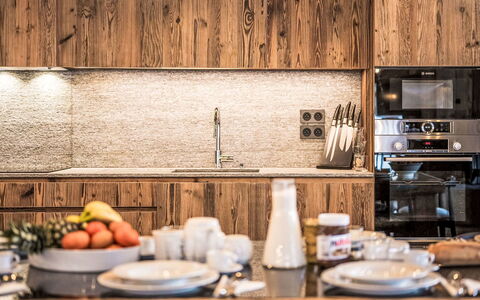 Chalet Atacama: Balcón, Manchas De Madera, Planta De Casa, Mueble Para Exteriores, Maceta