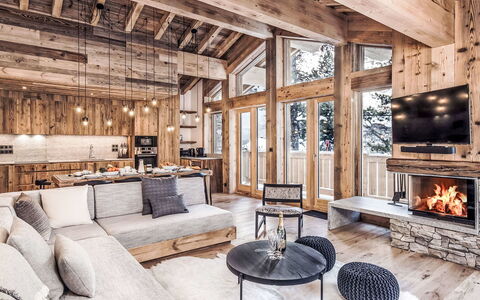 Chalet Atacama: Balcón, Manchas De Madera, Planta De Casa, Mueble Para Exteriores, Maceta