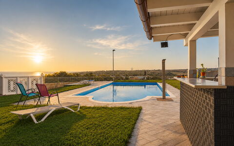 Villa Sara: Piscina, Recurso, Sombra, Inmuebles, Eco Hotel, Villa, Porche, Estructura Al Aire Libre, Mueble Para Exteriores, Hotel