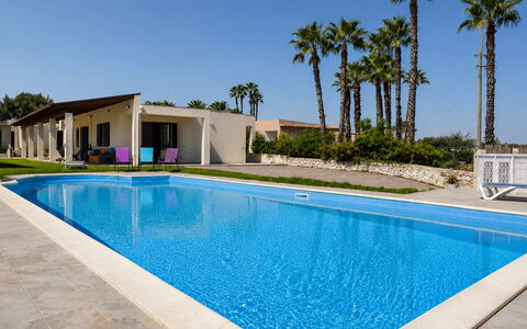 Villa Sara: Azul, Piscina, Recurso, Material Compuesto, Ocio, Sombra, Inmuebles, Eco Hotel, Mueble Para Exteriores, Villa