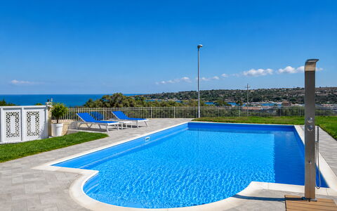 Villa Sara: Piscina, Azul, Recurso, Mueble Para Exteriores, Material Compuesto, Eco Hotel, Sombra, Ocio, Villa, Sunlounger