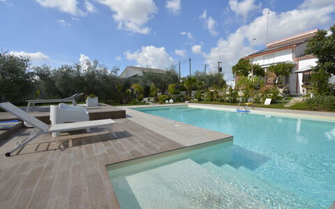La Dimora di Diana: Piscina, Recurso, Material Compuesto, Jardín, Paisajismo, Fuente De Agua, Sombra, Eco Hotel, Patio Interior, Ocio