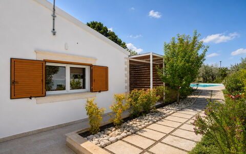 La Dimora di Diana: Casa, El Terreno Del Lote, Sombra, Jardín, Puerta, Cabaña, Inmuebles, Paisajismo, Yarda