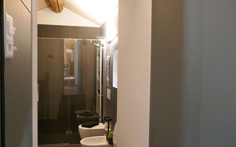 Nido delle Alpi: Pared, Piso, Diseño De Interiores, Arreglo De Tubería, Suelo, Techo, Baño, Encendiendo, Plomería, Habitación