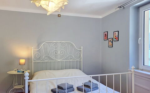 Casa Yakamos: Mueble, Cama, Diseño De Interiores, Habitación, Pared, Lecho, Suelo, Piso, Sábana, Habitación