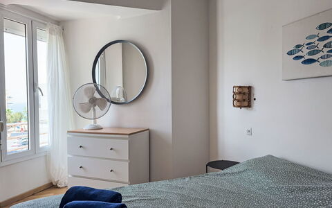 Xaloc: Mueble, Cama, Habitación, Diseño De Interiores, Lecho, Sábana, Madera, Habitación, Linos, Suelo
