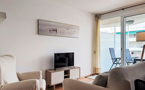 Xaloc: Mueble, Diseño De Interiores, Piso, Suelo, Madera, Techo, Sofá, Habitación, Sala, Encendiendo