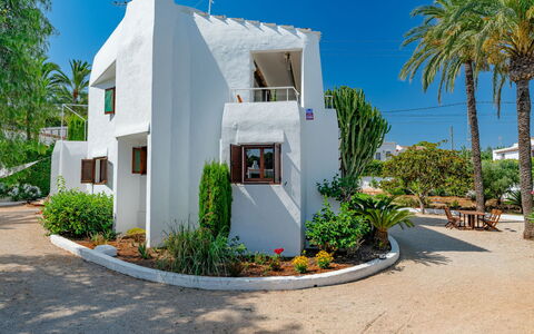 Can Nura: Arbusto, Inmuebles, Paisajismo, Jardín, Sombra, Balcón, Hacienda, Diseño, Eco Hotel