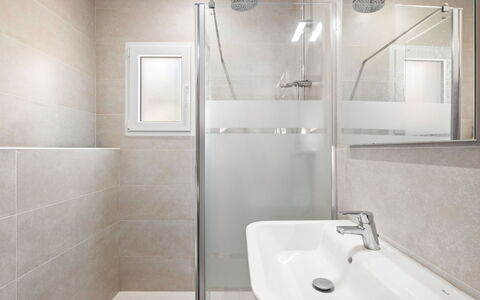 Pueblo de la Luz: Baño, Arreglo De Tubería, Piso, Diseño De Interiores, Suelo, Plomería, Loseta, Lavabo, Casa, Grifo
