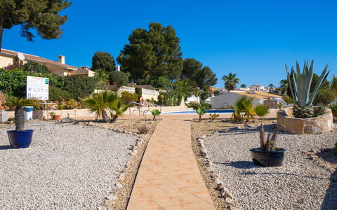 Pueblo de la Luz: Arbusto, Jardín, Paisajismo, Sombra, Pasarela, Losa, Entrada De Coches, Yarda