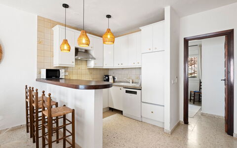 Pueblo de la Luz: Diseño De Interiores, Piso, Mostrador, Mueble, Suelo, Lámpara, Madera, Techo, Cocina, Gabinetes