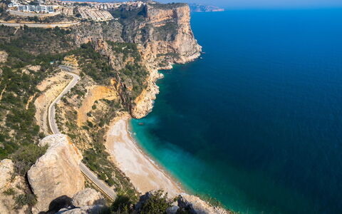Sol Moraira: Azul, Costa, Cuerpo De Agua, Costeras Y Los Accidentes Geográficos Oceánico, Mar, Klippe, Promontorio, Terreno, Acantilado, Promontorio