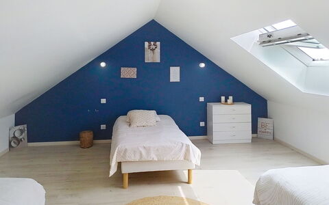 Le Jardin du Calme: Diseño De Interiores, Habitación, Piso, Madera, Suelo, Cama, Techo, Mueble, Habitación, Sábana