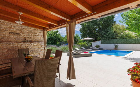 Trošti: Mueble, Madera, Piso, Mueble Para Exteriores, Piscina, Recurso, Suelo, Silla, Sombra, Eco Hotel