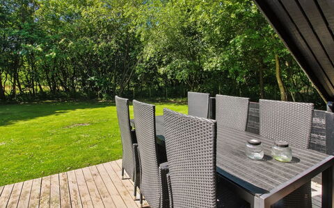 Tenna - 30Km from the Sea: Mueble, Madera, Mueble Para Exteriores, Silla, Mesa, Mesa Al Aire Libre, Cocina Y Comedor Mesa, Sombra, Jardín, Madera Dura