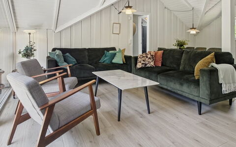 Tenna - 30Km from the Sea: Mueble, Sofá, Piso, Madera, Diseño De Interiores, Sala, Suelo, Casa, Suelos De Madera
