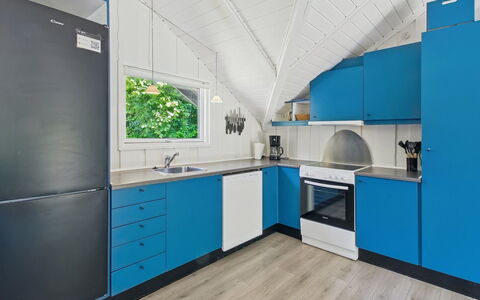 Tenna - 30Km from the Sea: Diseño De Interiores, Piso, Cocina, Madera, Techo, Mostrador, Suelo, Electrodoméstico, Aparato De Cocina, Mueble