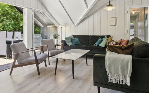Tenna - 30Km from the Sea: Mueble, Diseño De Interiores, Piso, Sofá, Suelos De Madera, Suelo, Madera, Sala, Casa, Techo